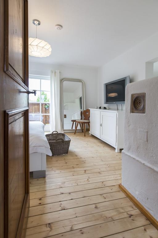 Forest Chalet Retreat: Mountain Views, Sauna & Garden Oasis Golling an der Salzach Room photo