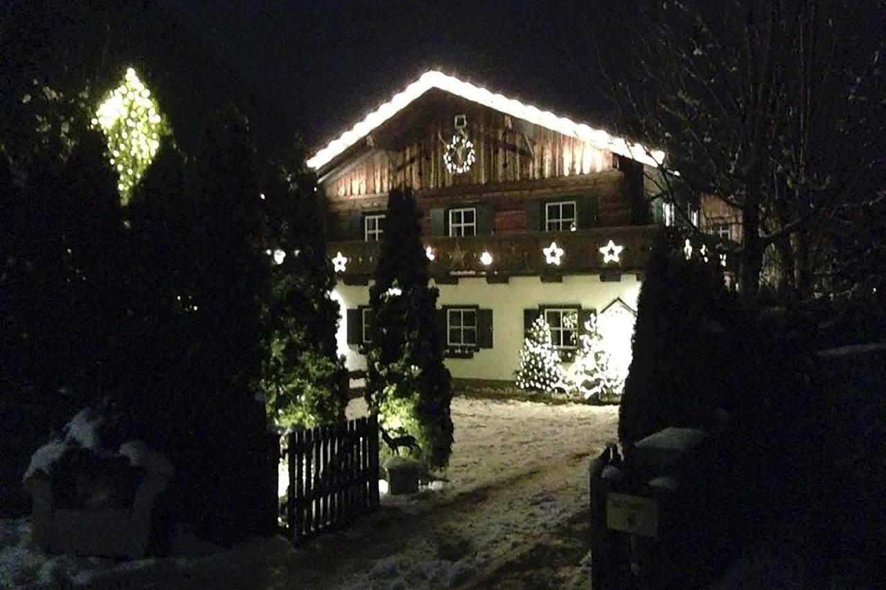 Forest Chalet Retreat: Mountain Views, Sauna & Garden Oasis Golling an der Salzach Exterior photo